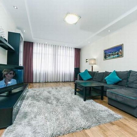 Vip In A New Building Near Lesi Ukrainki 7A Apartment Kiev Ngoại thất bức ảnh