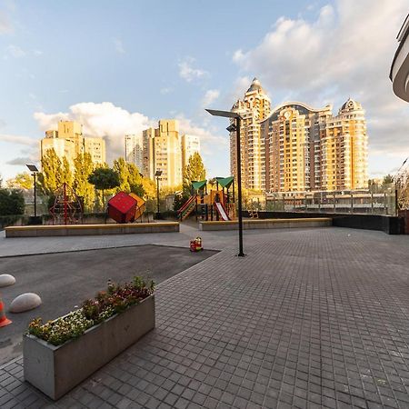 Vip In A New Building Near Lesi Ukrainki 7A Apartment Kiev Ngoại thất bức ảnh