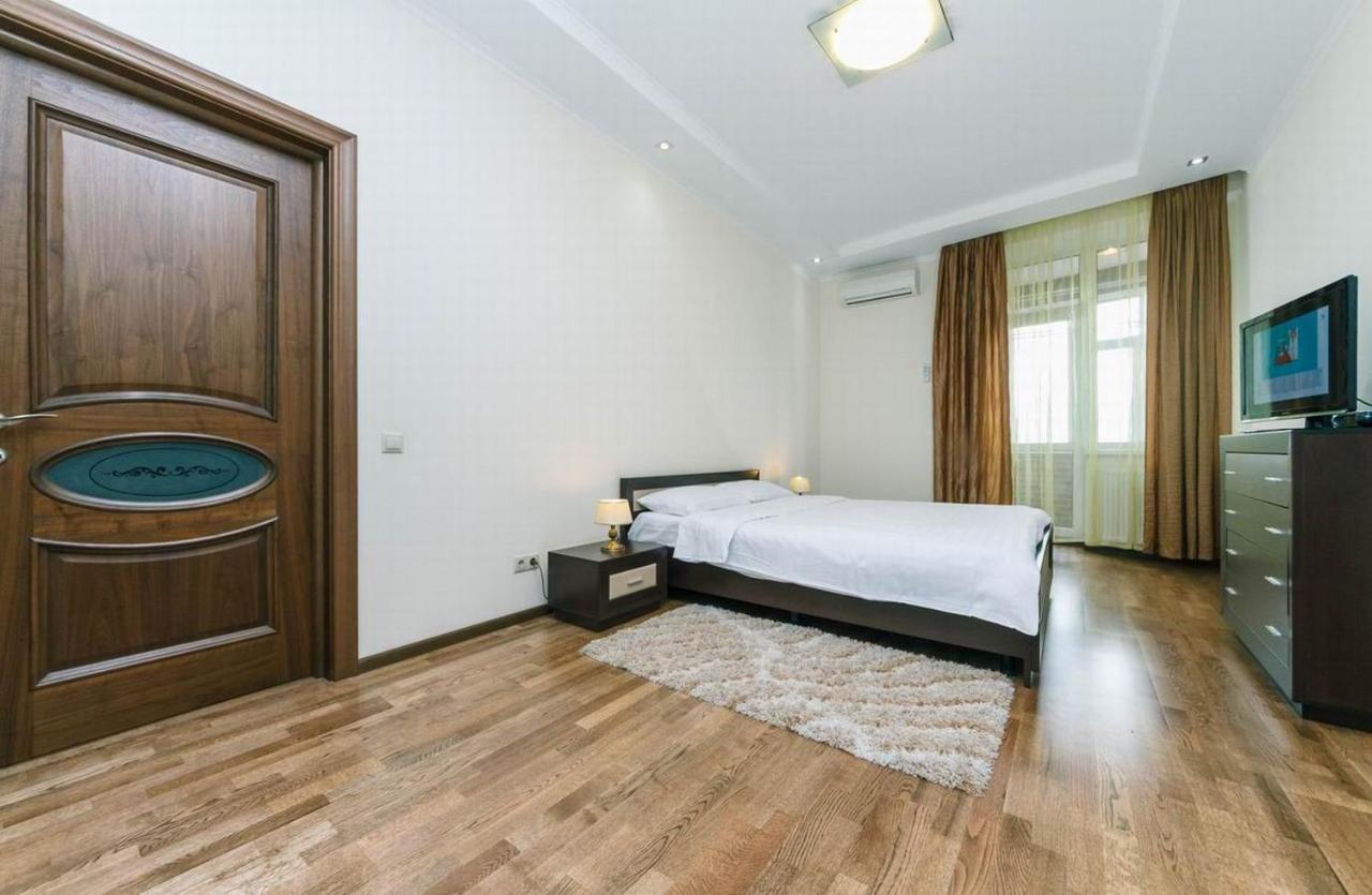 Vip In A New Building Near Lesi Ukrainki 7A Apartment Kiev Ngoại thất bức ảnh