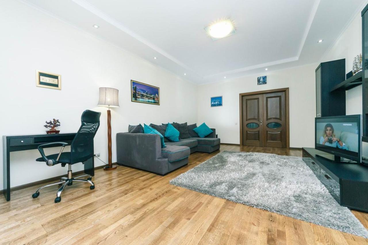 Vip In A New Building Near Lesi Ukrainki 7A Apartment Kiev Ngoại thất bức ảnh