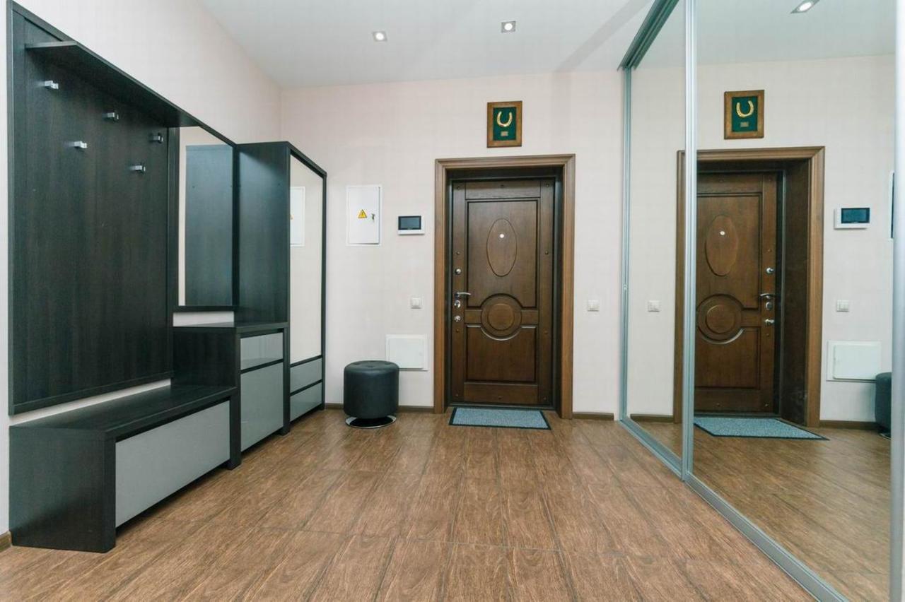 Vip In A New Building Near Lesi Ukrainki 7A Apartment Kiev Ngoại thất bức ảnh