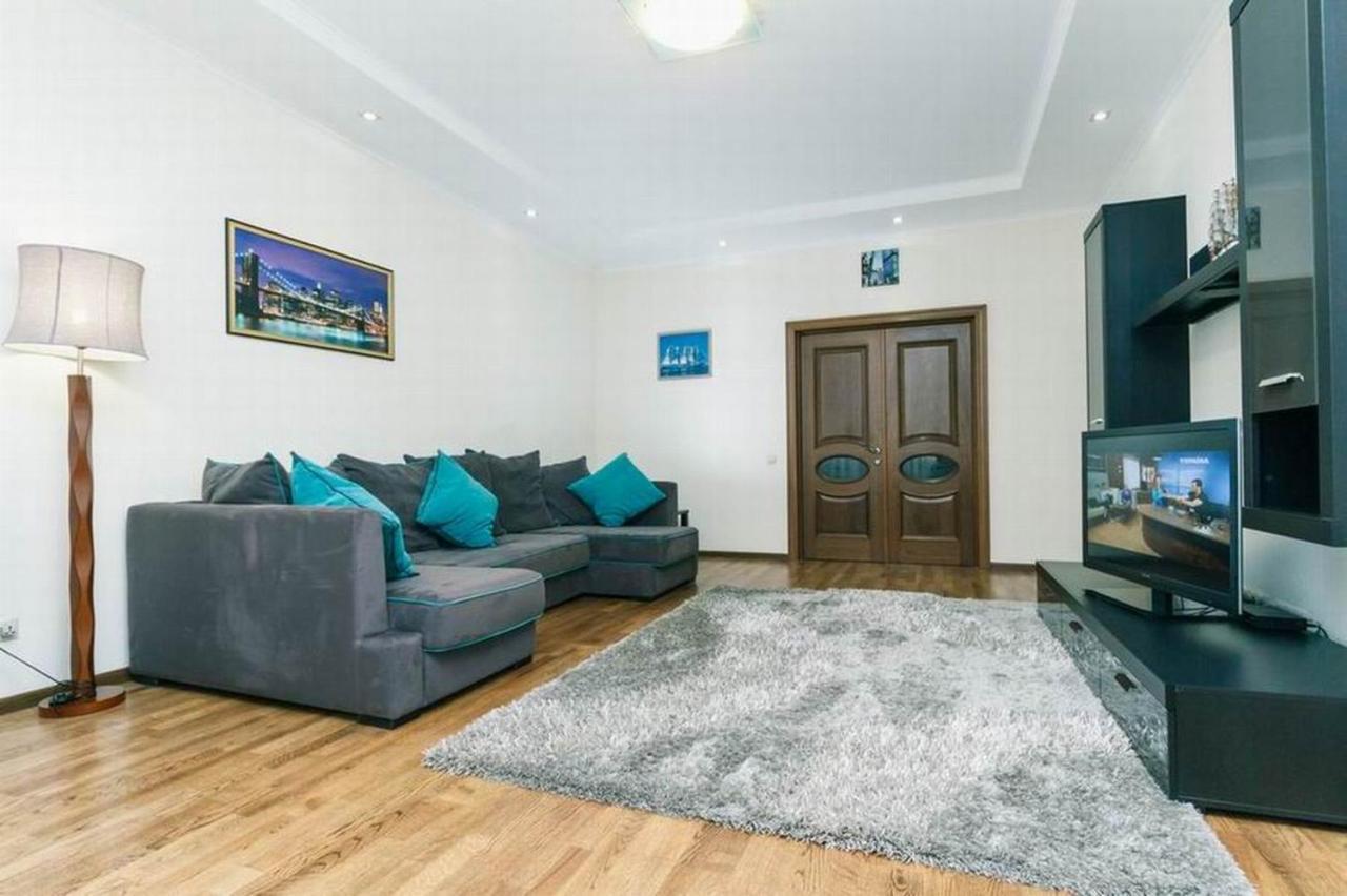 Vip In A New Building Near Lesi Ukrainki 7A Apartment Kiev Ngoại thất bức ảnh