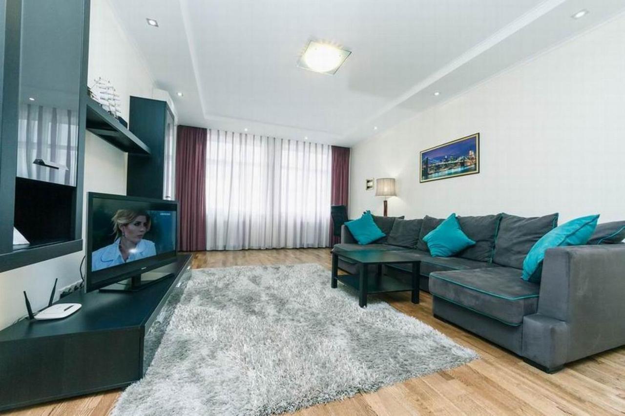 Vip In A New Building Near Lesi Ukrainki 7A Apartment Kiev Ngoại thất bức ảnh