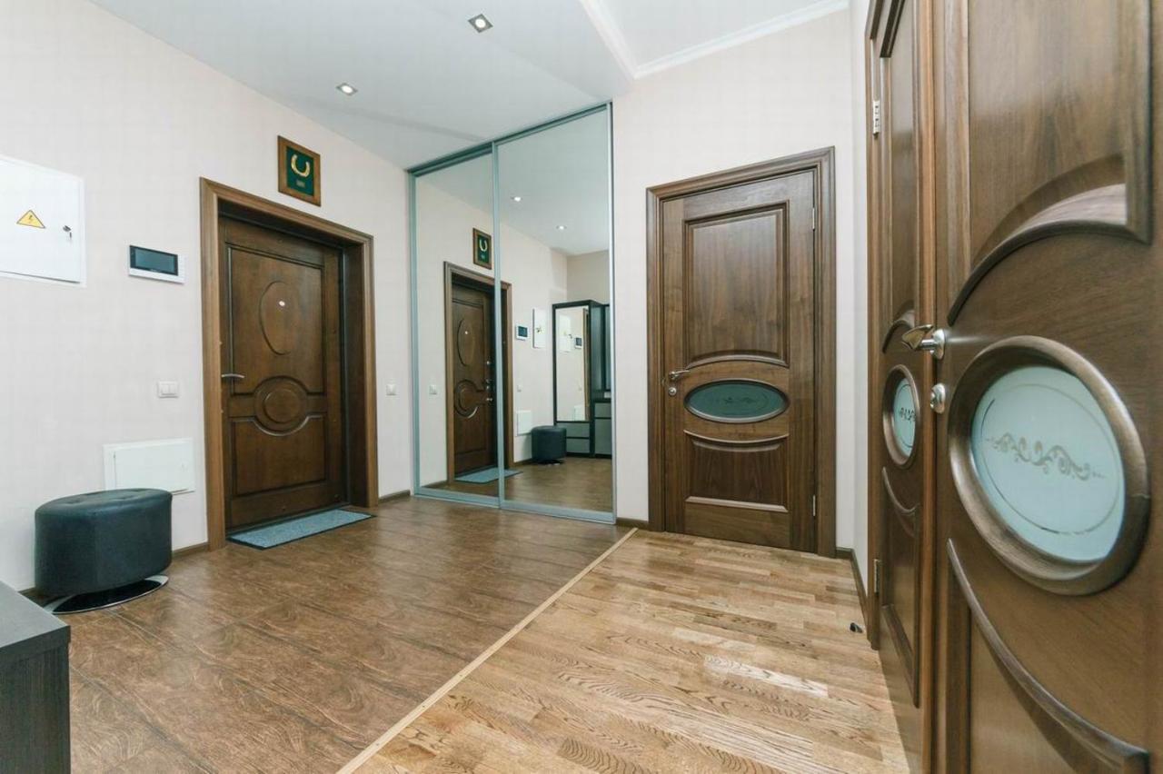 Vip In A New Building Near Lesi Ukrainki 7A Apartment Kiev Ngoại thất bức ảnh