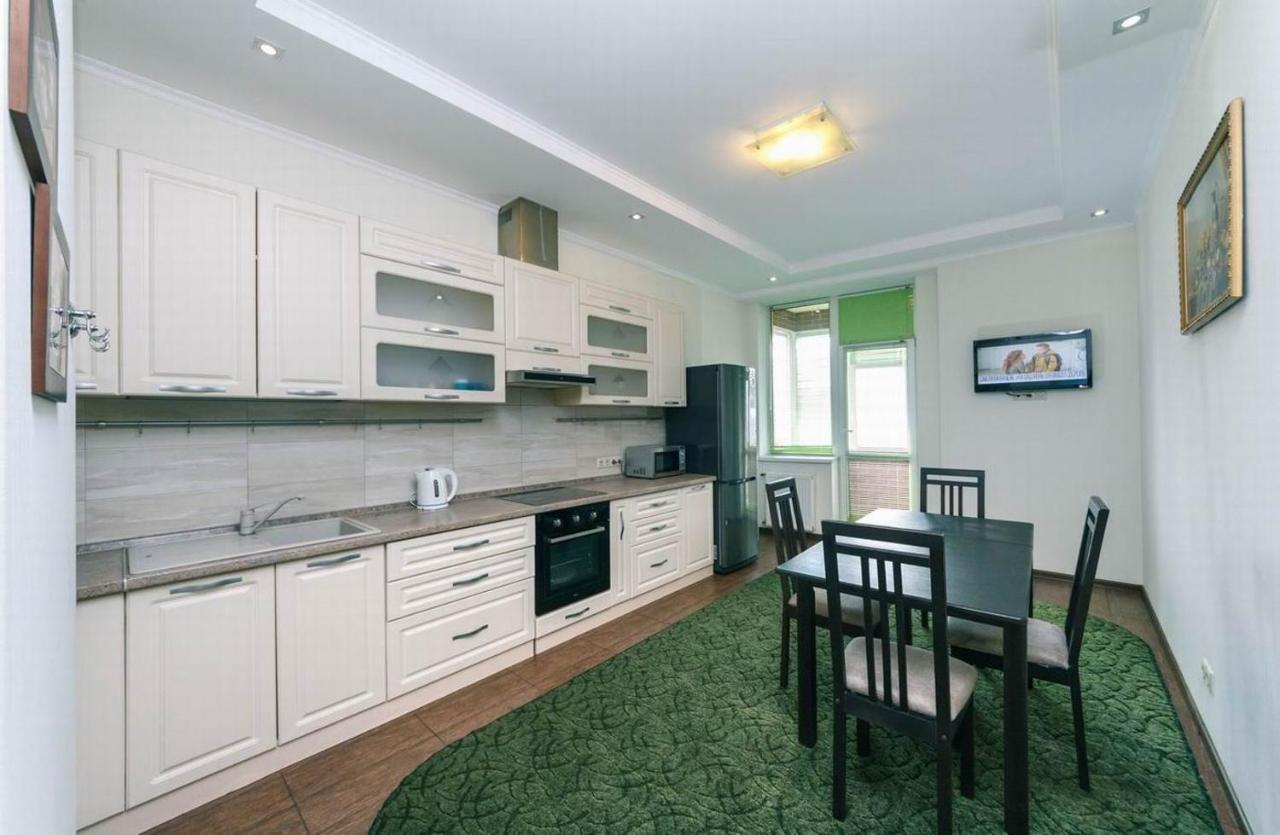 Vip In A New Building Near Lesi Ukrainki 7A Apartment Kiev Ngoại thất bức ảnh