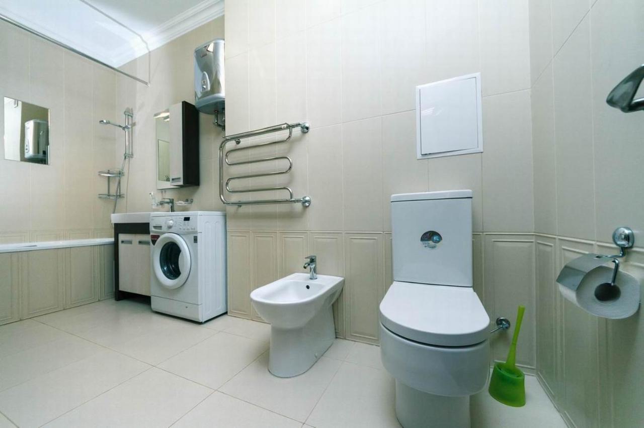 Vip In A New Building Near Lesi Ukrainki 7A Apartment Kiev Ngoại thất bức ảnh
