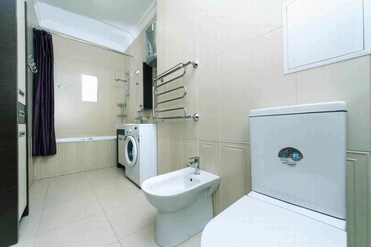 Vip In A New Building Near Lesi Ukrainki 7A Apartment Kiev Ngoại thất bức ảnh