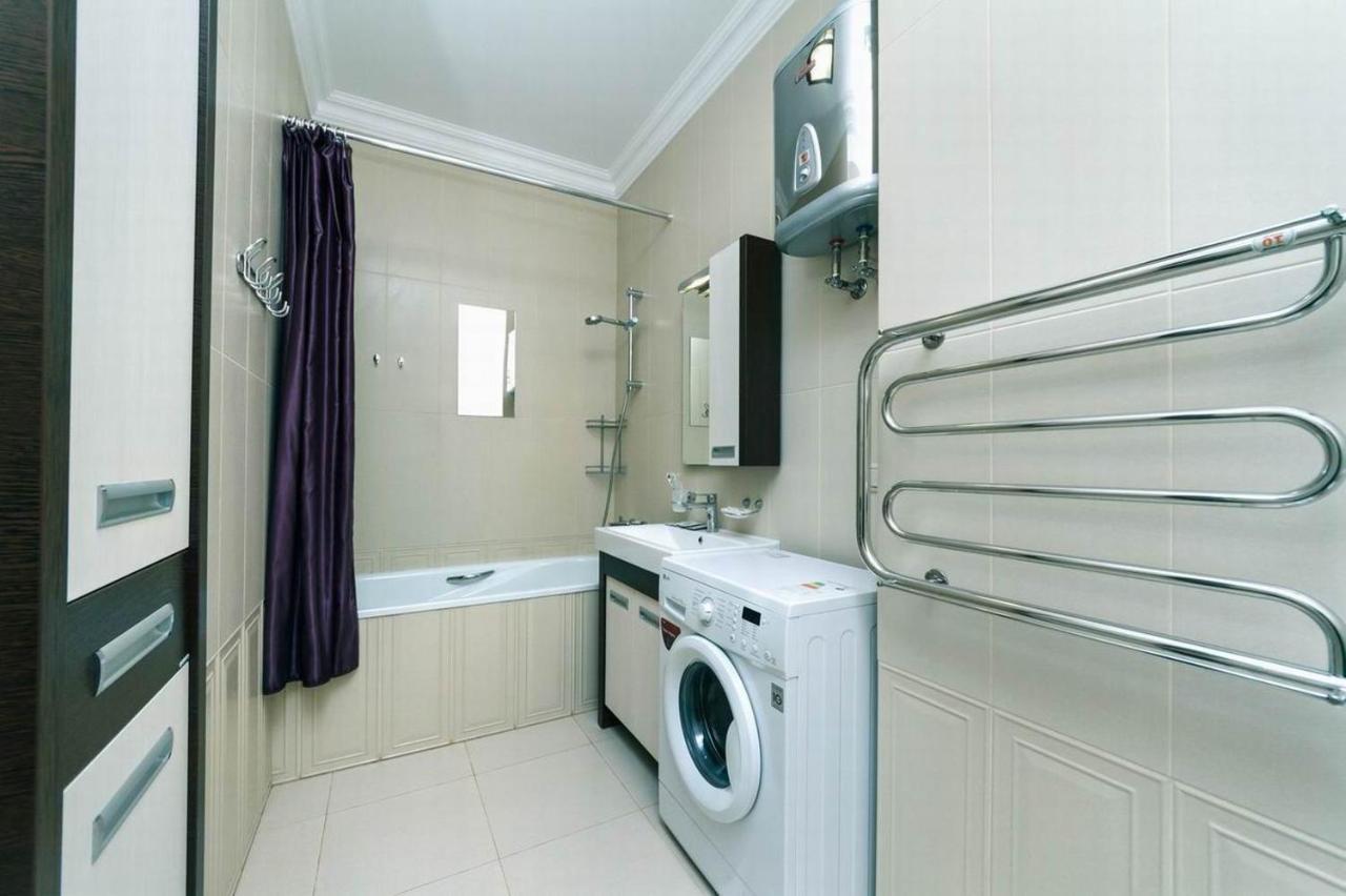 Vip In A New Building Near Lesi Ukrainki 7A Apartment Kiev Ngoại thất bức ảnh