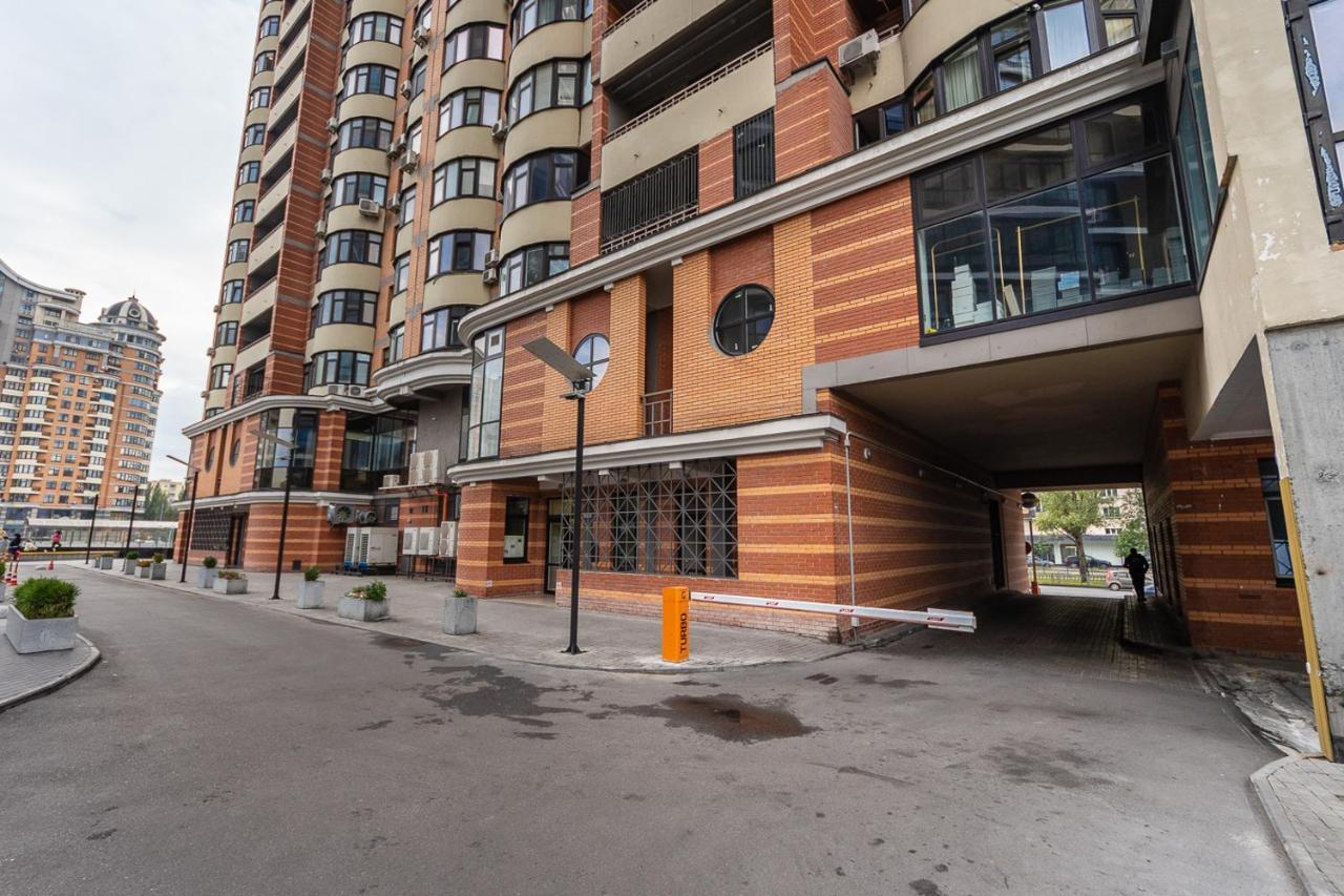 Vip In A New Building Near Lesi Ukrainki 7A Apartment Kiev Ngoại thất bức ảnh